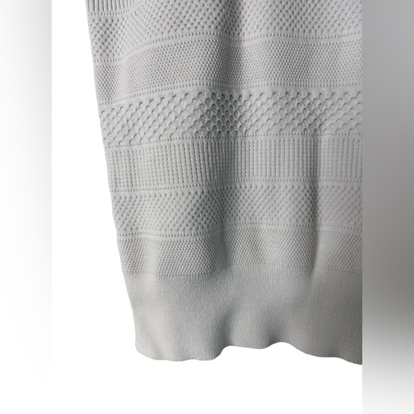 Ann Taylor Heavy Weight Patterned Short Sleeve White Tee Size Small - Picture 2 of 8